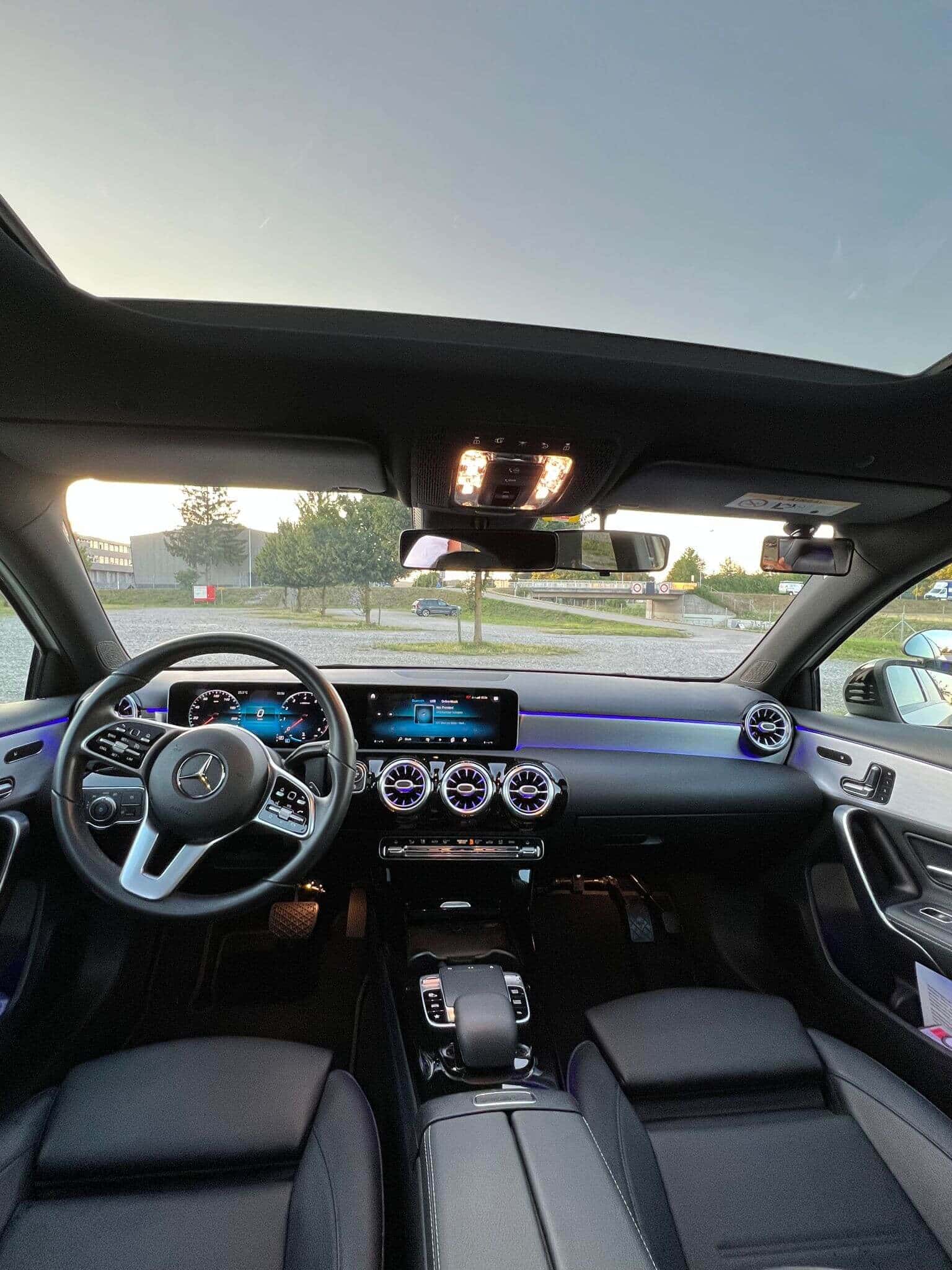 Mercedes-Benz A-Klasse Cockpit mit Ambient Lighting
